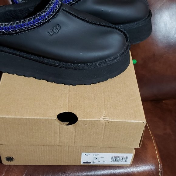 Black Leather Uggs, Platform - Picture 3 of 10